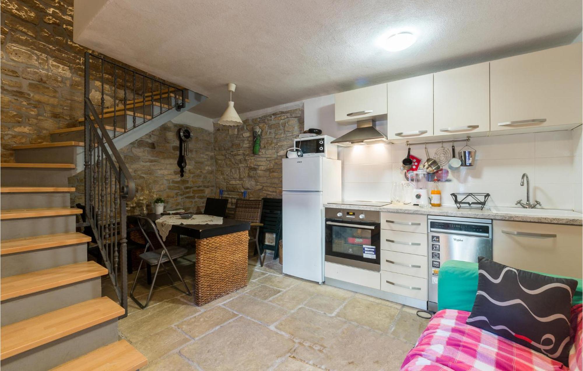 2 Bedroom Stunning Home In Bale Extérieur photo